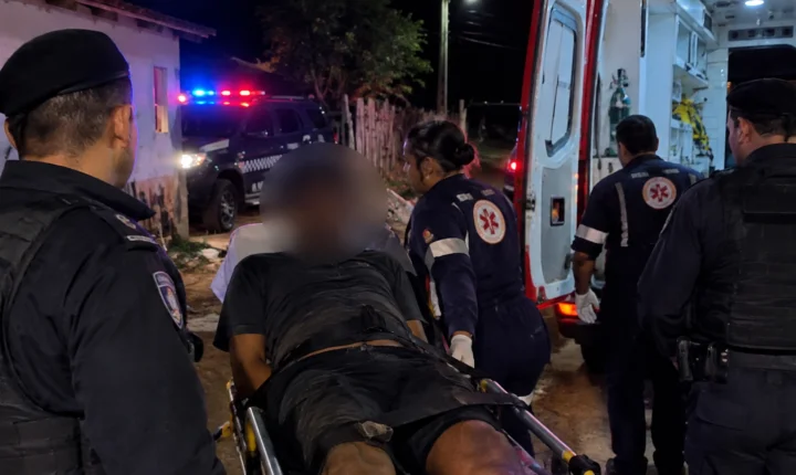 Polícia presta apoio a equipe de saúde durante atendimento a homem em possível surto psiquiátrico em Porto Real do Colégio