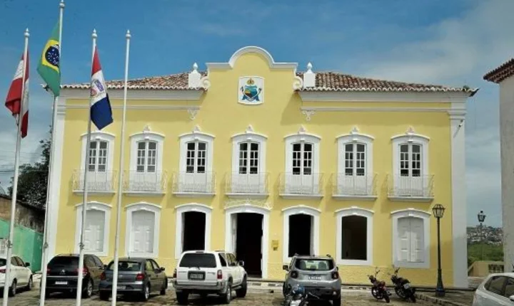 Prefeito Ronaldo Lopes viaja e deixa ordem de demissões com os secretários