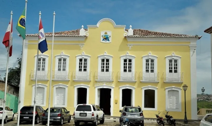 Secretaria de Saúde de Penedo destina R$ 108 mil para compra de materiais esportivos e gera debate sobre prioridades